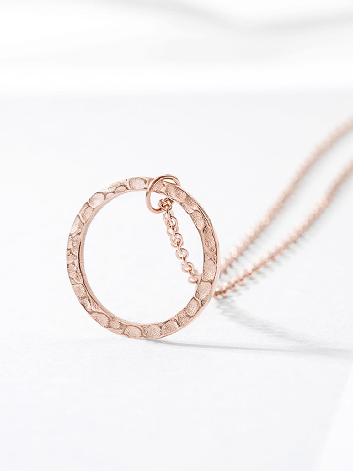 ZUZANA | LUXE Organický Náhrdelník s Otevřeným Kroužkem