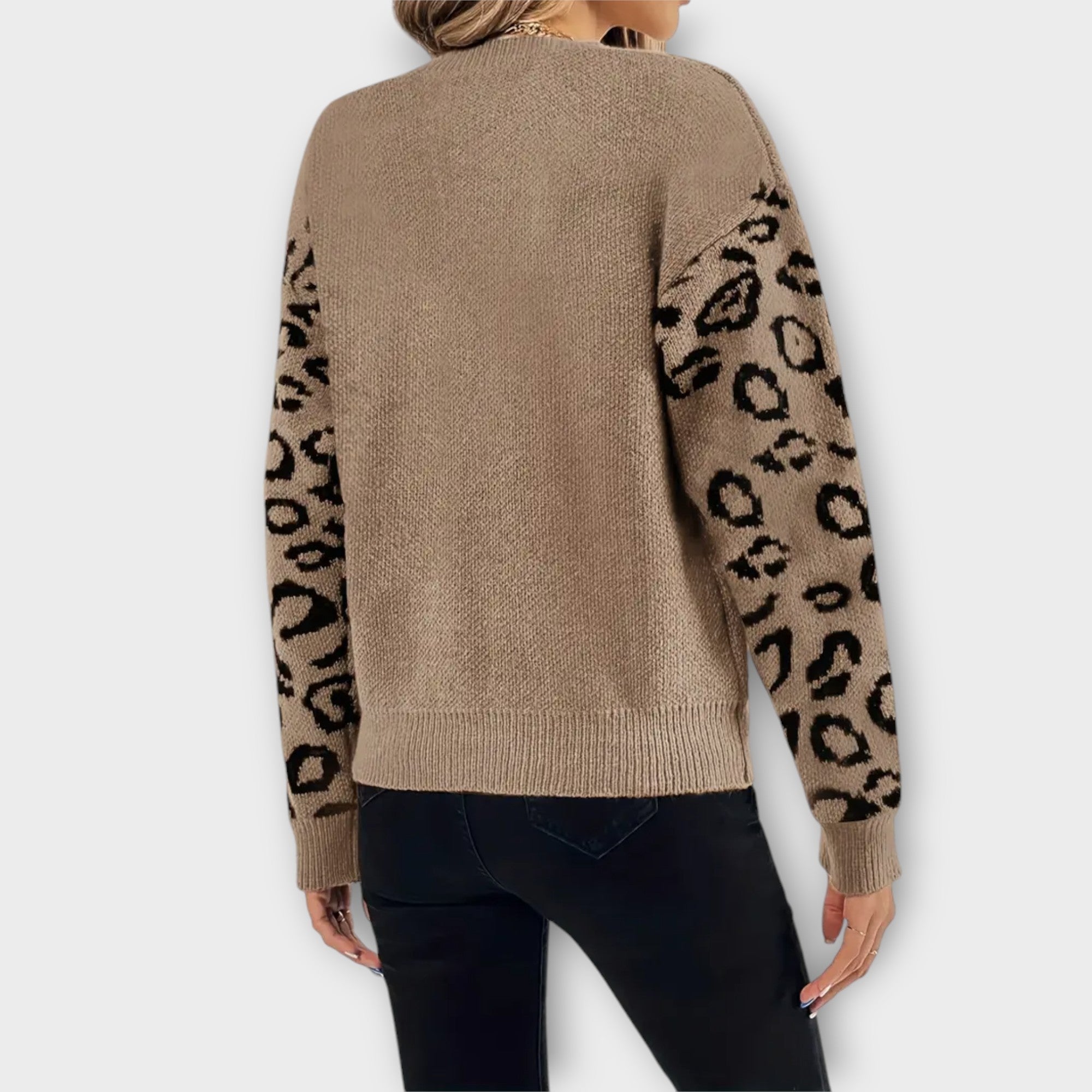 ZUZANA | Casual svetr s designem lva