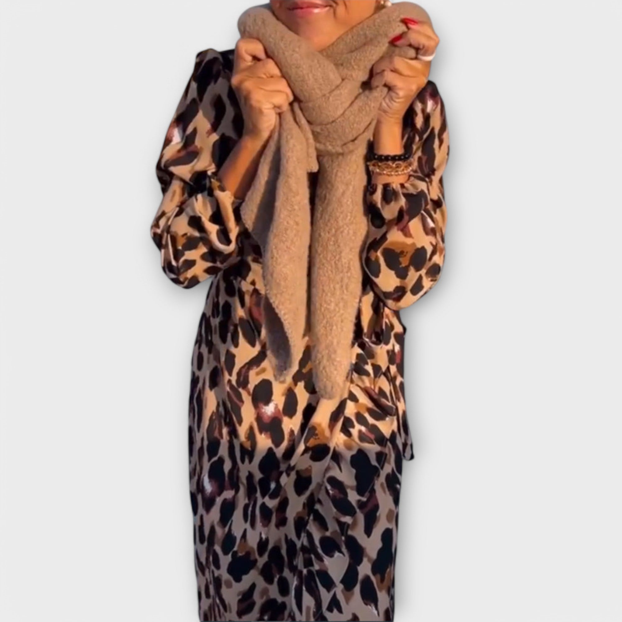 ZUZANA | Casual leopardí šaty s V-výstřihem