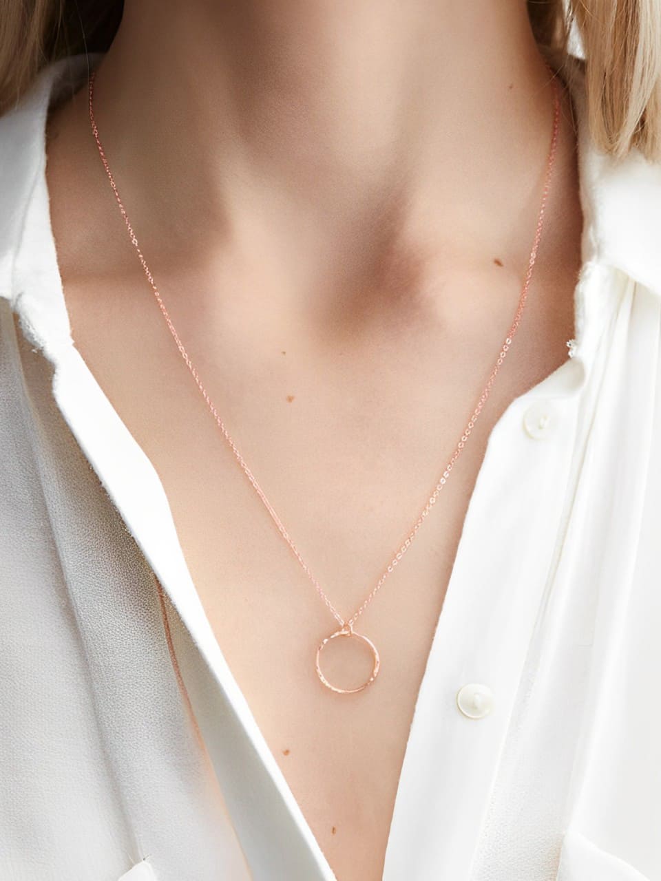 ZUZANA | LUXE Organický Náhrdelník s Otevřeným Kroužkem